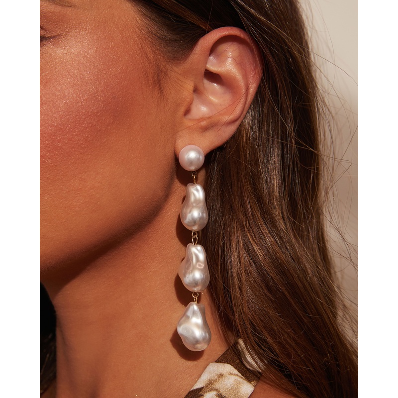 Dreamy Gem Pearl Drop Earrings Pearl O/S