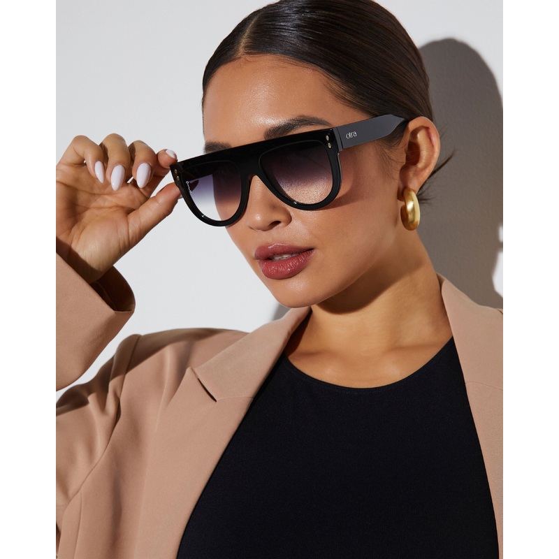 Call The Shots Round Frame Sunglasses Black O/S