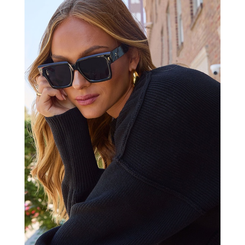 Iselin Classic Square Sunglasses Black O/S