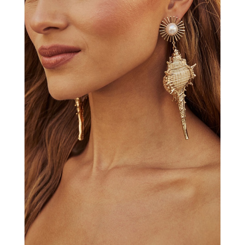 Lost At Sea Shell Drop Earrings Gold O/S