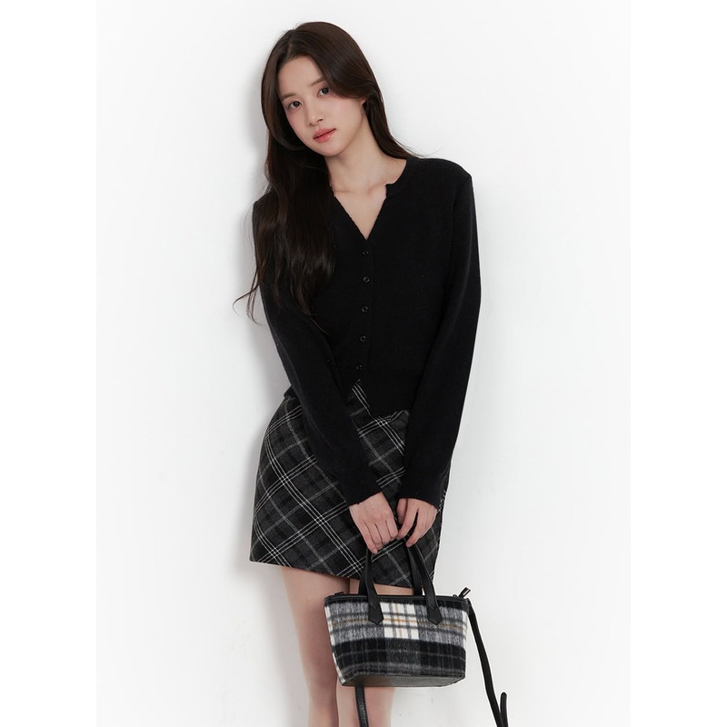 Cozy V-Neck Buttoned Crop Cardigan IJ510 Black S/M