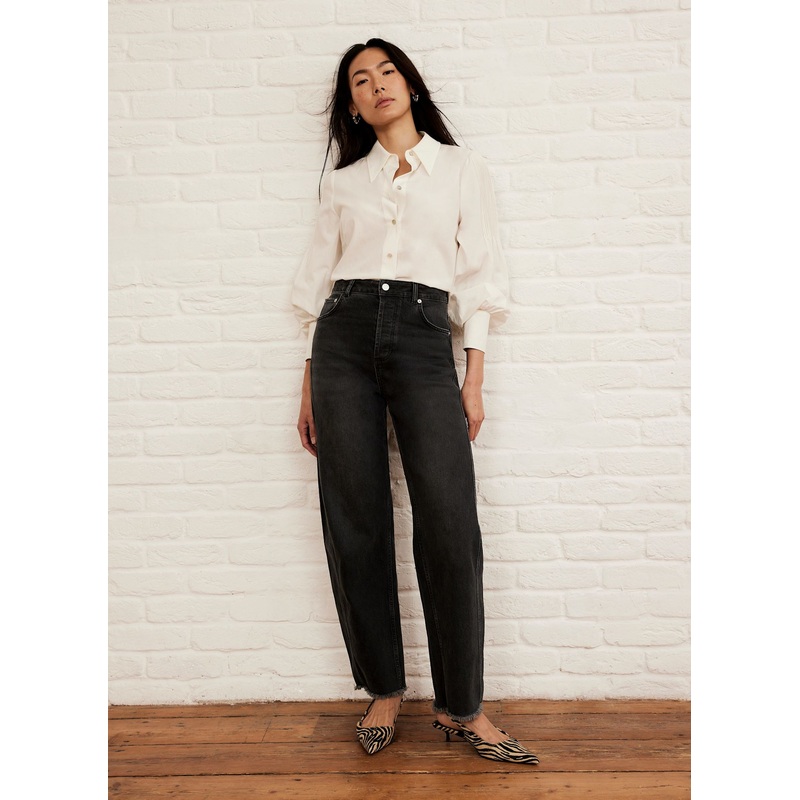 Washed Black Barrel Leg Jeans Short 06