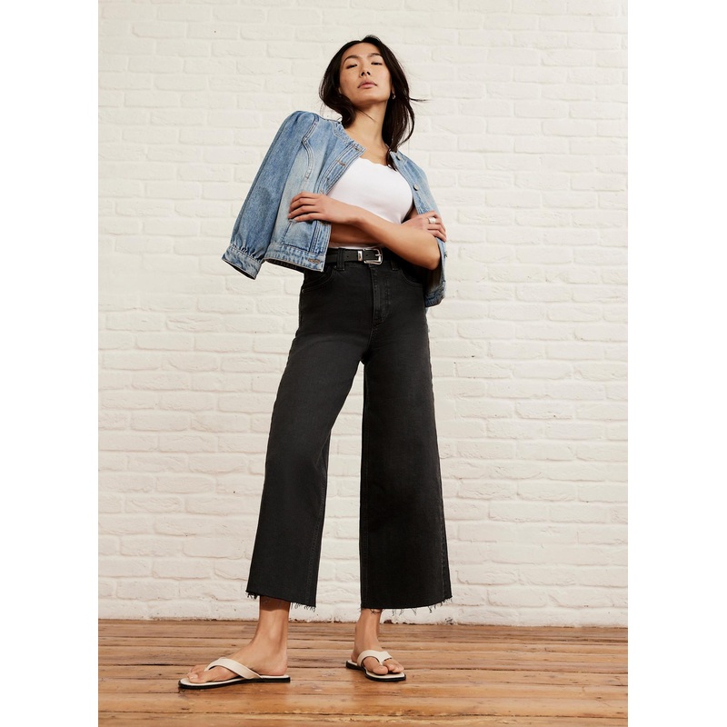 Washed Black Cropped Wide Jeans Short 06