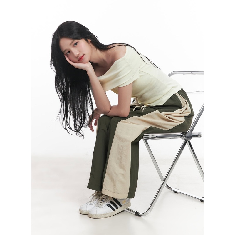 Buttoned Slit Off-Shoulder Crop Top CY526 Light yellow S/M