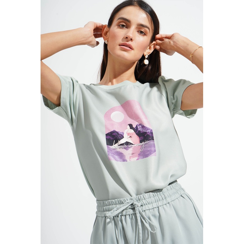 Believe in Magic Graphic Tee Basil Extra Small
