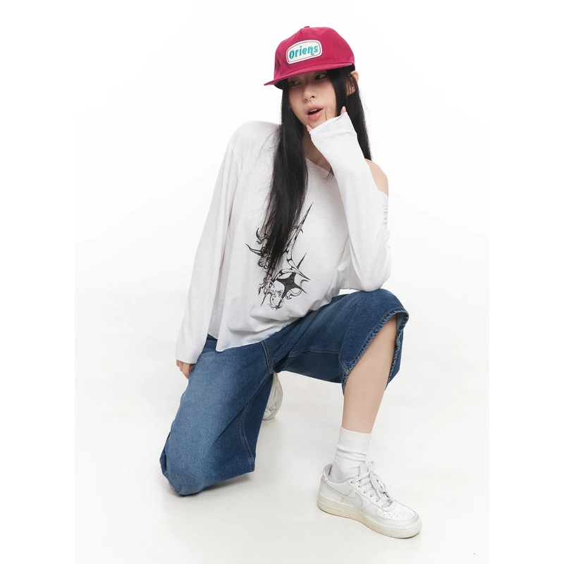 Loose-Fit Long Sleeve Graphic Top CU510 White S/M
