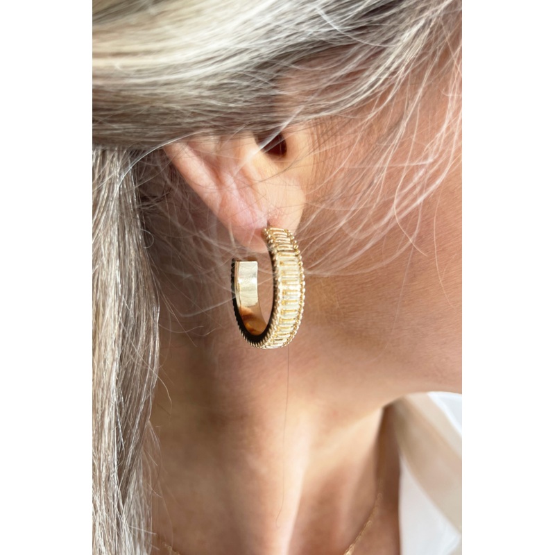 Medium Thick Detail Hoop Gold